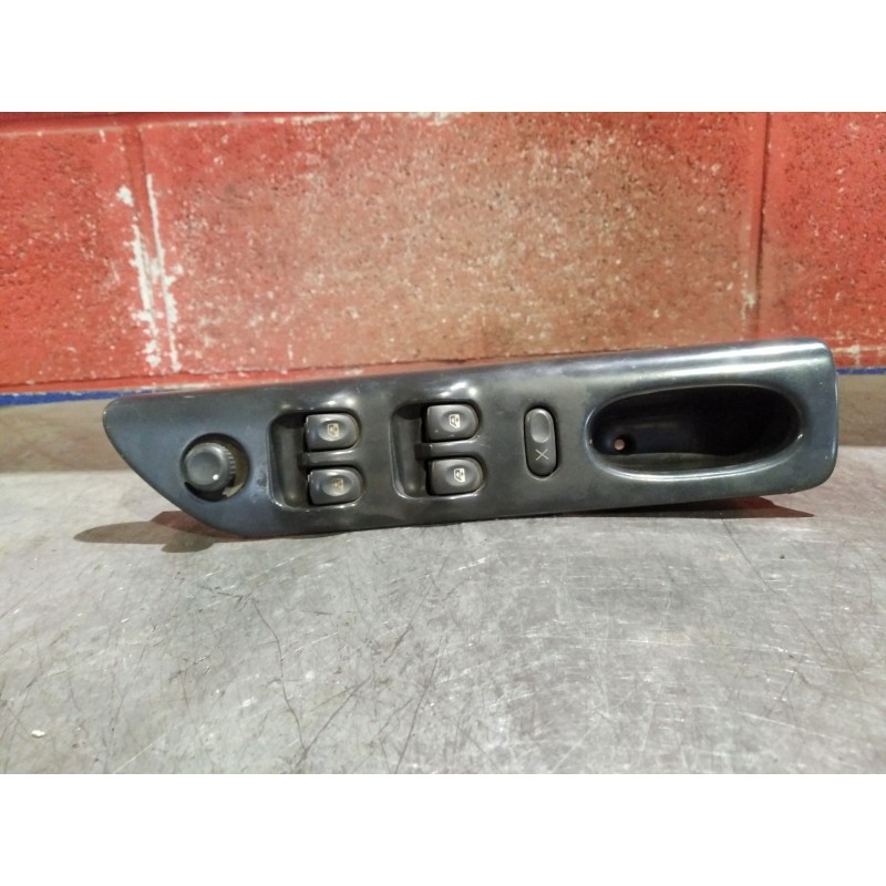 Recambio de mando elevalunas delantero izquierdo para renault laguna (b56) 1.6 | 0.98 - ... 1.6 | 0.98 - ... referencia OEM IAM 