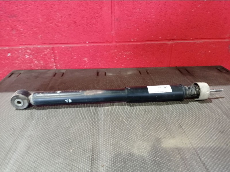 Recambio de amortiguador trasero para renault clio 1.2 referencia OEM IAM   