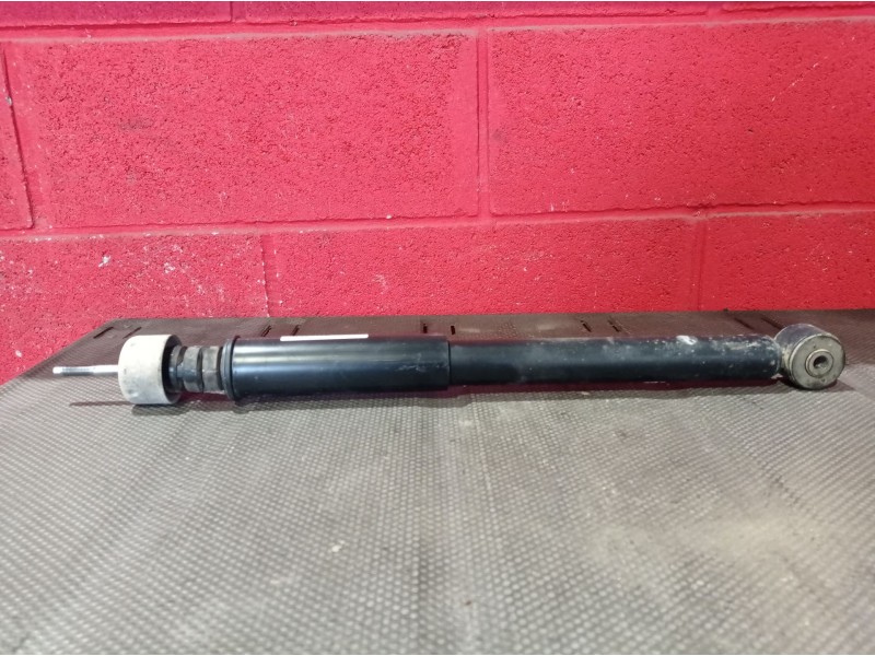 Recambio de amortiguador trasero para renault clio 1.2 referencia OEM IAM   