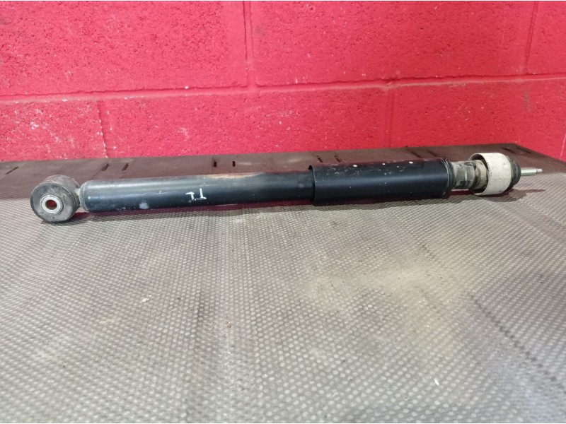 Recambio de amortiguador trasero para renault clio 1.2 referencia OEM IAM   