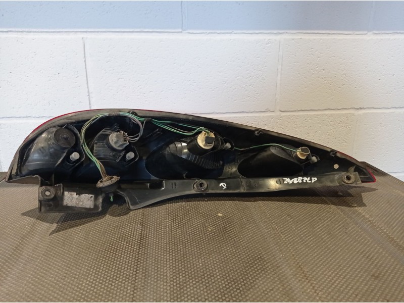 Recambio de piloto trasero derecho para nissan almera tino (v10m) básico | 0.00 - ... básico | 0.00 - ... referencia OEM IAM   
