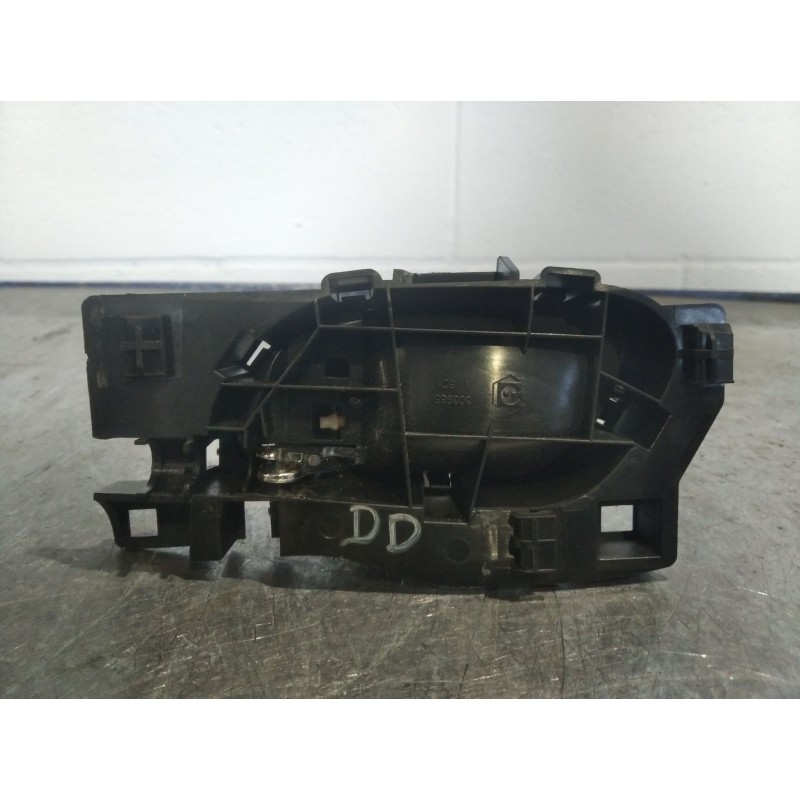 Recambio de maneta interior delantera derecha para peugeot 207 confort 1.4 vti 16v 95 referencia OEM IAM   