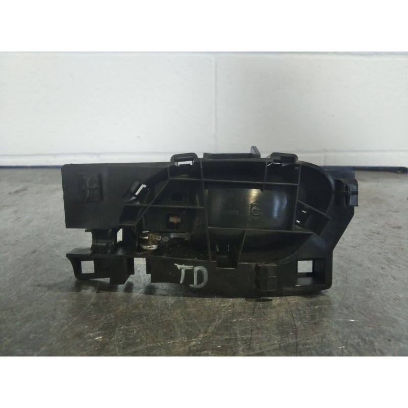 Recambio de maneta interior trasera derecha para peugeot 207 confort 1.4 vti 16v 95 referencia OEM IAM   