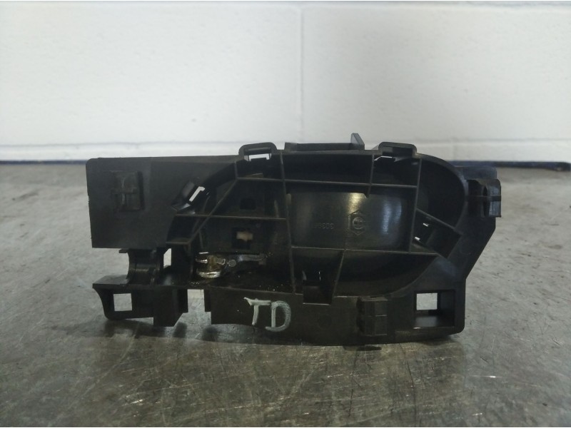 Recambio de maneta interior trasera derecha para peugeot 207 confort 1.4 vti 16v 95 referencia OEM IAM   