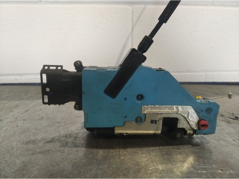 Recambio de cerradura puerta trasera derecha para peugeot 207 confort 1.4 vti 16v 95 referencia OEM IAM   