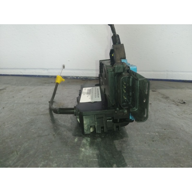 Recambio de cerradura puerta trasera derecha para peugeot 207 confort 1.4 vti 16v 95 referencia OEM IAM   