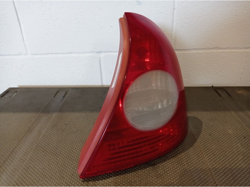 Recambio de piloto trasero derecho para renault clio ii fase ii (b/cb0) authentique | 0.01 - ... authentique | 0.01 - ... refere