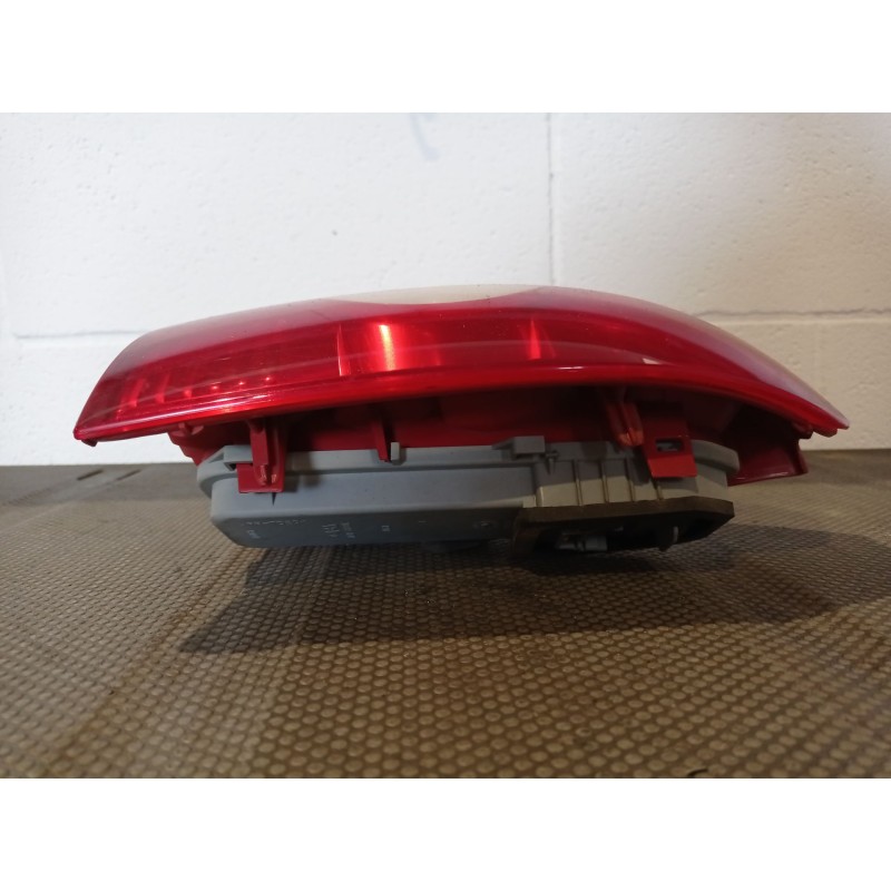 Recambio de piloto trasero derecho para renault clio ii fase ii (b/cb0) authentique | 0.01 - ... authentique | 0.01 - ... refere