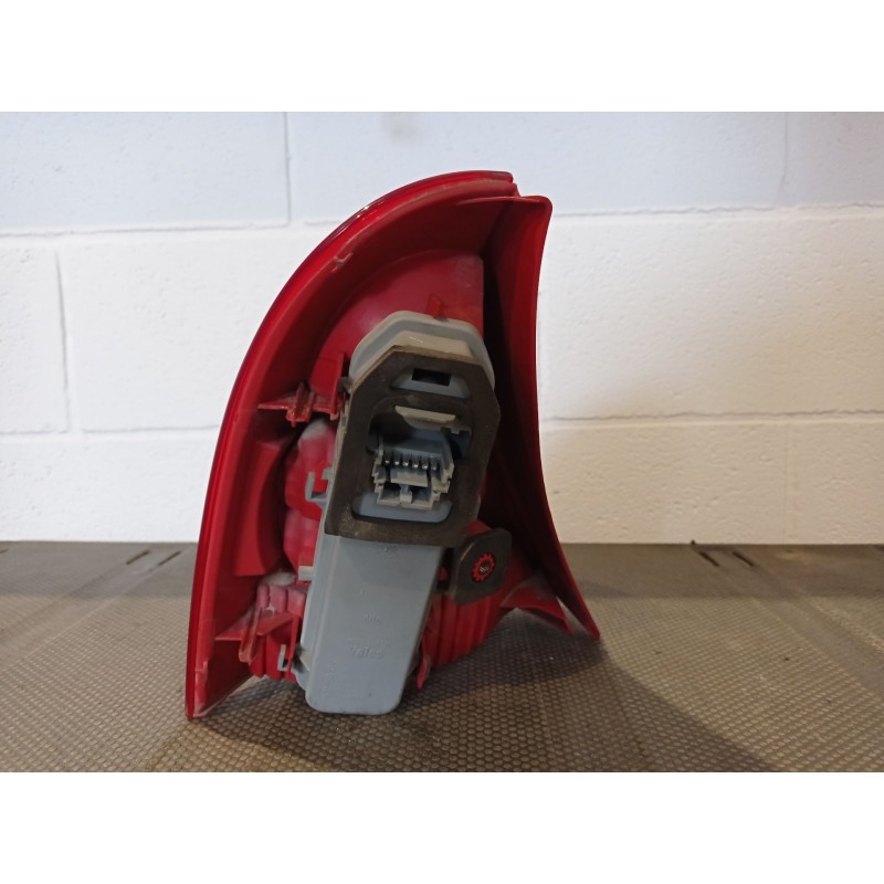 Recambio de piloto trasero derecho para renault clio ii fase ii (b/cb0) authentique | 0.01 - ... authentique | 0.01 - ... refere