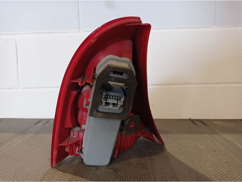 Recambio de piloto trasero derecho para renault clio ii fase ii (b/cb0) authentique | 0.01 - ... authentique | 0.01 - ... refere