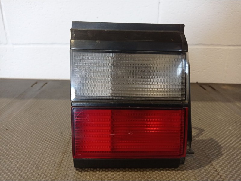 Recambio de piloto porton izquierdo para volkswagen passat referencia OEM IAM   