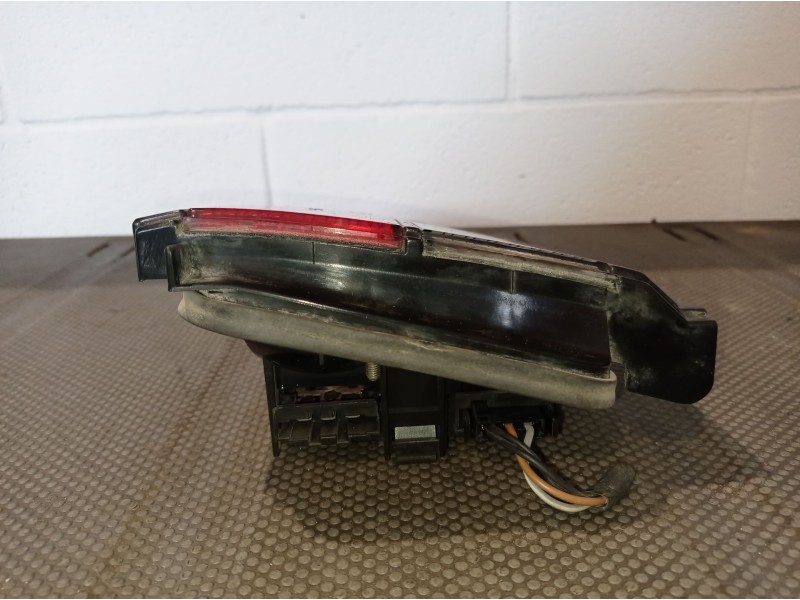 Recambio de piloto porton izquierdo para volkswagen passat referencia OEM IAM   