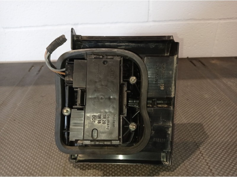 Recambio de piloto porton izquierdo para volkswagen passat referencia OEM IAM   