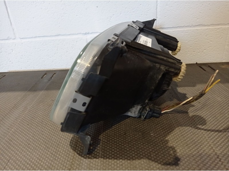 Recambio de faro derecho para volkswagen passat referencia OEM IAM   