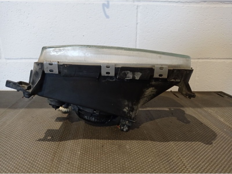 Recambio de faro derecho para volkswagen passat referencia OEM IAM   