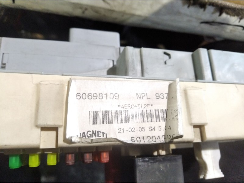 Recambio de caja reles fusibles para alfa romeo 147 (190) 1.6 16v cat | 0.00 - ... 1.6 16v cat | 0.00 - ... referencia OEM IAM 6