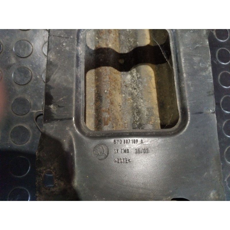 Recambio de refuerzo paragolpes delantero para skoda fabia (6y2/6y3)  | 0.00 - 0.07  | 0.00 - 0.07 referencia OEM IAM 6Y0807109A