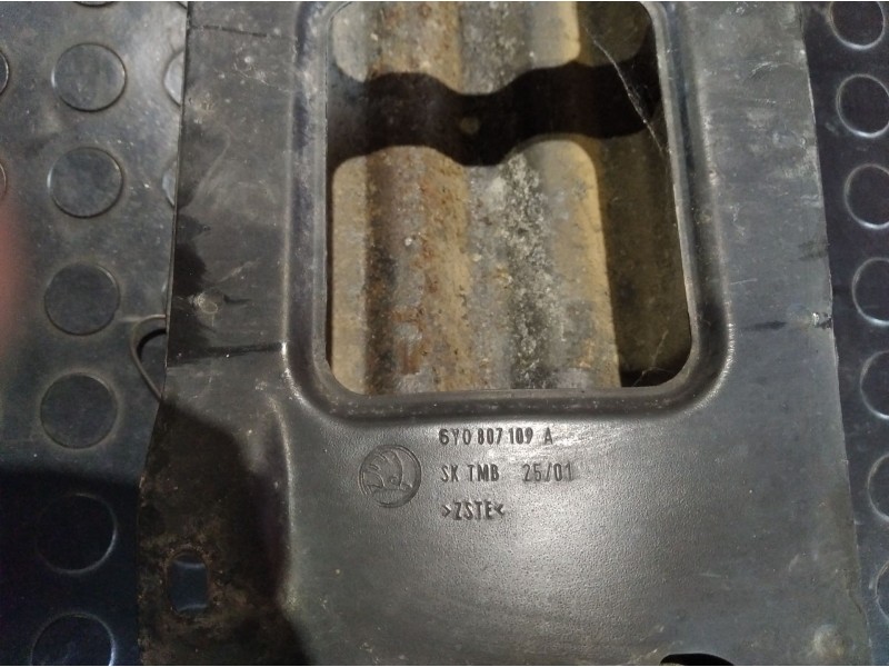 Recambio de refuerzo paragolpes delantero para skoda fabia (6y2/6y3)  | 0.00 - 0.07  | 0.00 - 0.07 referencia OEM IAM 6Y0807109A