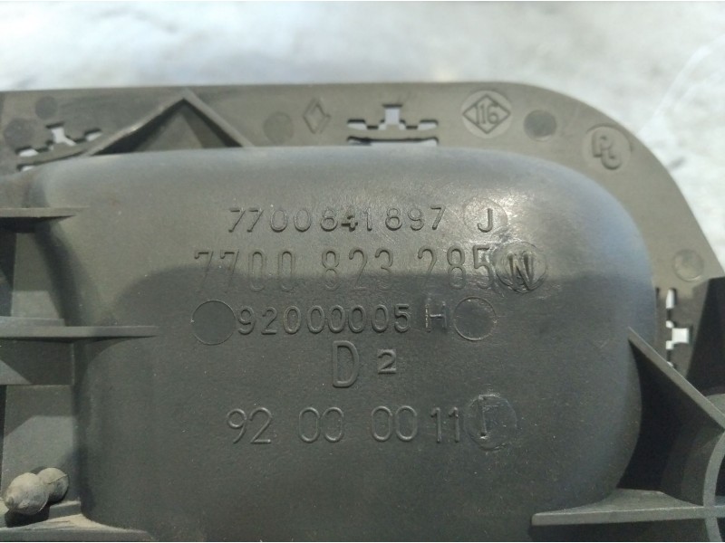 Recambio de maneta interior delantera derecha para renault laguna (b56) 1.9 dti rt referencia OEM IAM 7700841897J 7700823285N 