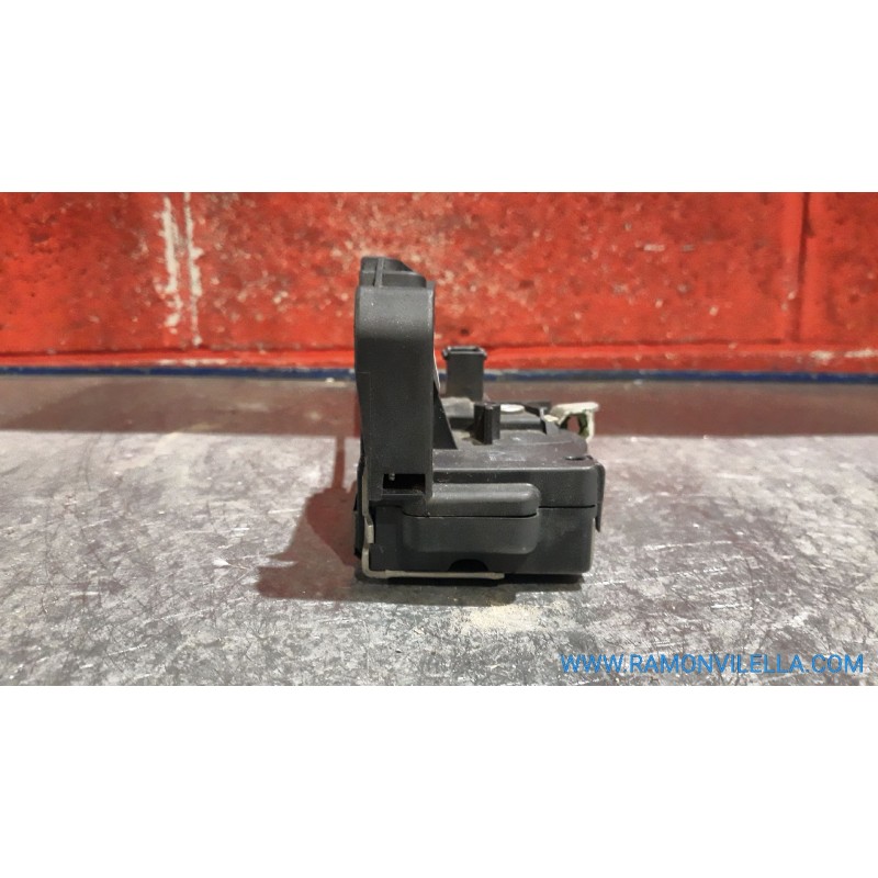 Recambio de cerra. puer. delantero izquierda para opel zafira a 2.0 dti | 0.99 - ... 2.0 dti | 0.99 - ... referencia OEM IAM   