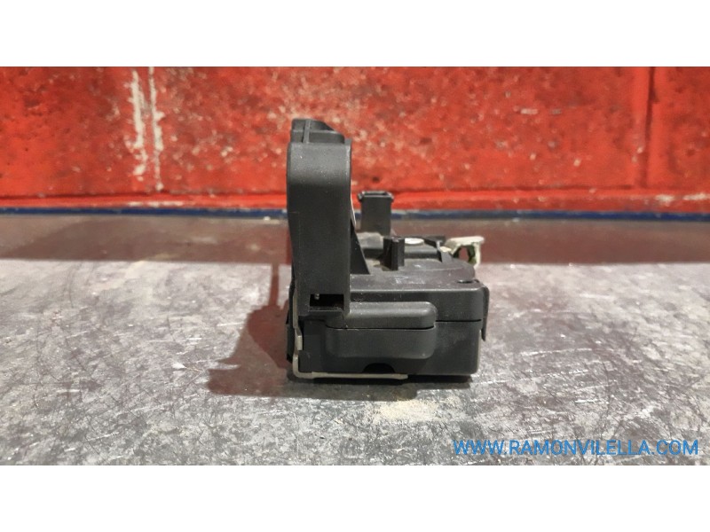 Recambio de cerra. puer. delantero izquierda para opel zafira a 2.0 dti | 0.99 - ... 2.0 dti | 0.99 - ... referencia OEM IAM   