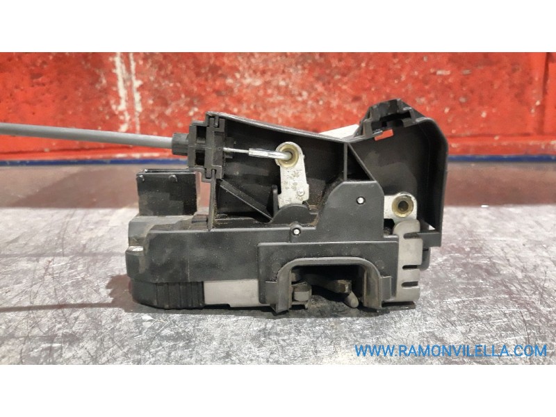 Recambio de cerra. puer. delantero izquierda para opel zafira a 2.0 dti | 0.99 - ... 2.0 dti | 0.99 - ... referencia OEM IAM   