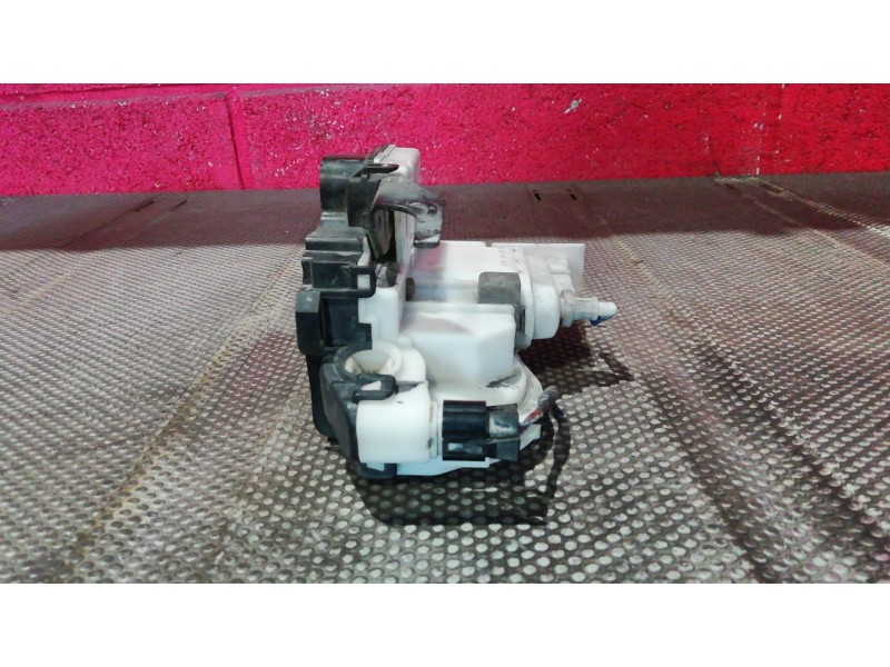 Recambio de cerradura puerta delantera izquierda para volkswagen polo referencia OEM IAM   