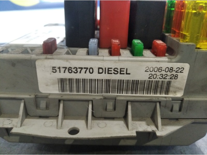 Recambio de caja reles fusibles para fiat doblo (119) referencia OEM IAM 51763770  