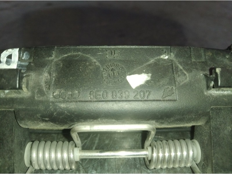 Recambio de maneta exterior delantera derecha para audi a4 berlina (8e) 2.5 tdi quattro (132kw) referencia OEM IAM 8E0839207  