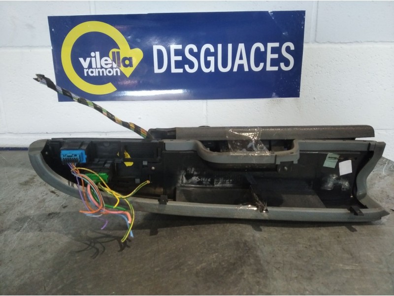 Recambio de mando elevalunas delantero izquierdo para peugeot 806  | 0.94 - 0.03  | 0.94 - 0.03 referencia OEM IAM   