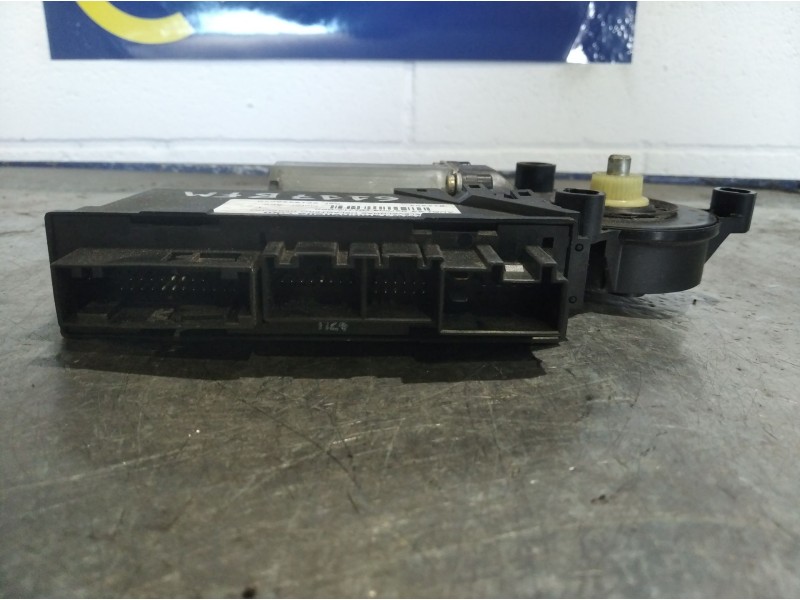 Recambio de motor elevalunas delantero derecho para audi a4 berlina (8e) 2.5 tdi quattro (132kw) referencia OEM IAM 8E1959802B  