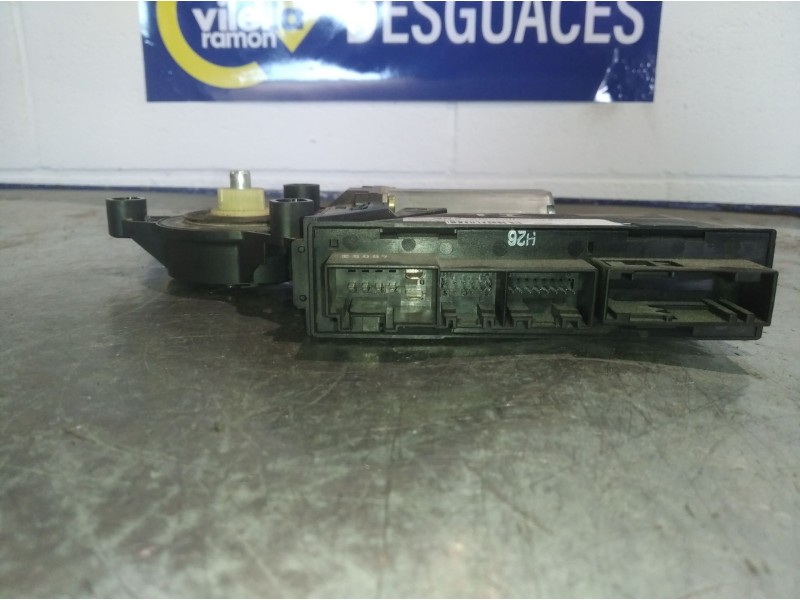 Recambio de motor elevalunas trasero izquierdo para audi a4 berlina (8e) 2.5 tdi quattro (132kw) referencia OEM IAM 8E0959801A  