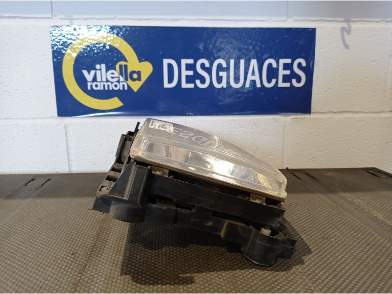 Recambio de faro derecho para mercedes mb180 referencia OEM IAM    Recambio de faro derecho para mercedes mb180 referencia OEM IAM