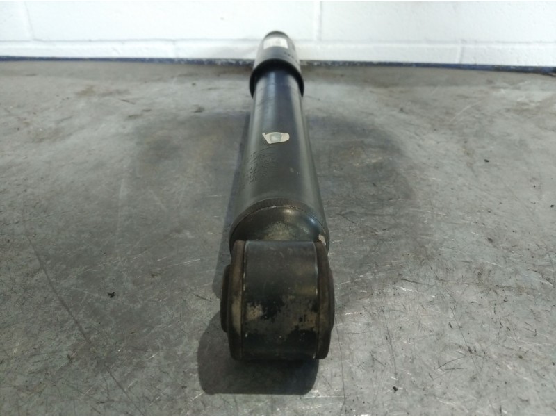 Recambio de amortiguador trasero para renault clio iii authentique referencia OEM IAM 8200676769  