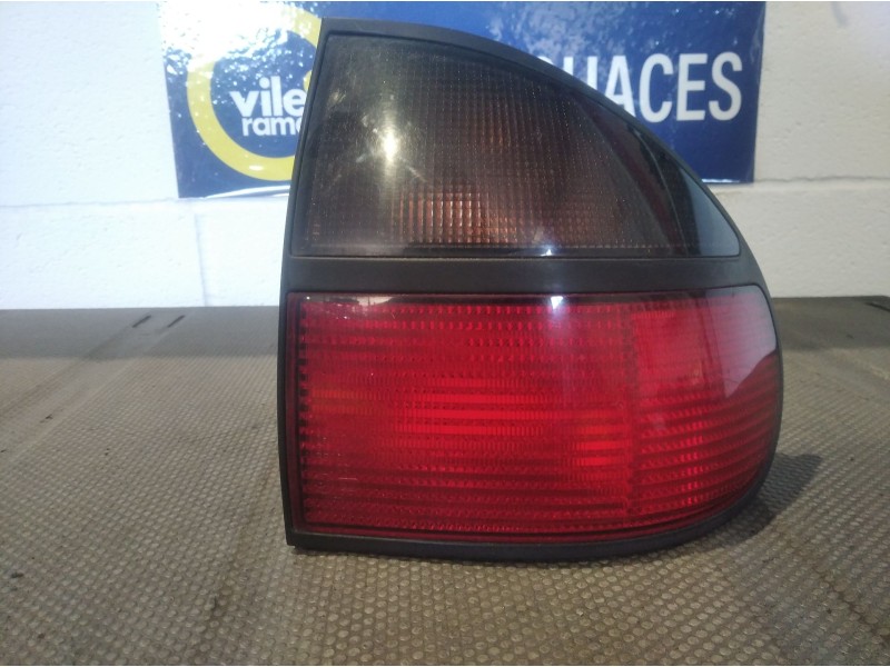 Recambio de piloto trasero derecho para renault laguna (b56) 1.8 | 0.94 - 0.98 1.8 | 0.94 - 0.98 referencia OEM IAM   