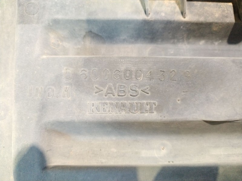 Recambio de rejilla delantera para renault trafic trafic 900 furgon (t113) referencia OEM IAM D6006004329  