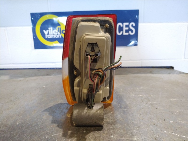 Recambio de piloto trasero derecho para ford fiesta berl./express básico | 08.80 - ... básico | 08.80 - ... referencia OEM IAM  