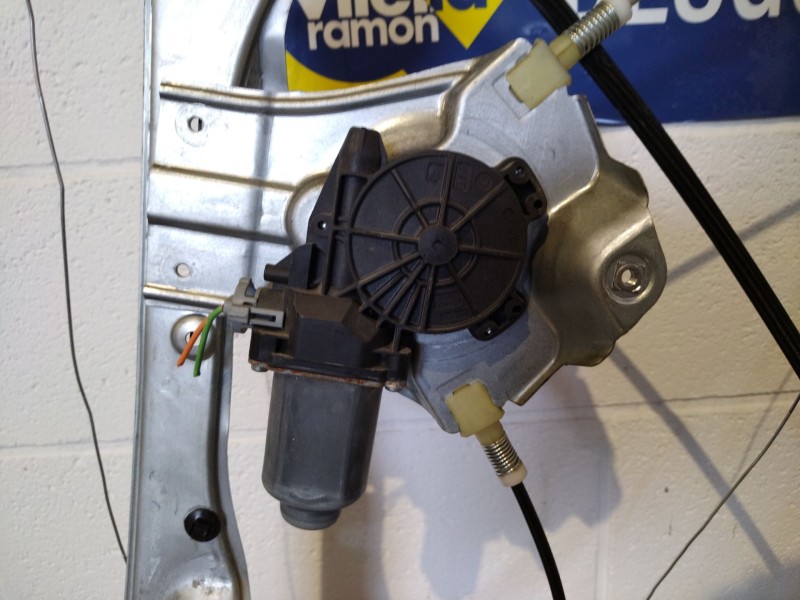 Recambio de elevalunas delantero derecho para renault clio iii  | 0.05 - ...  | 0.05 - ... referencia OEM IAM 400861F  