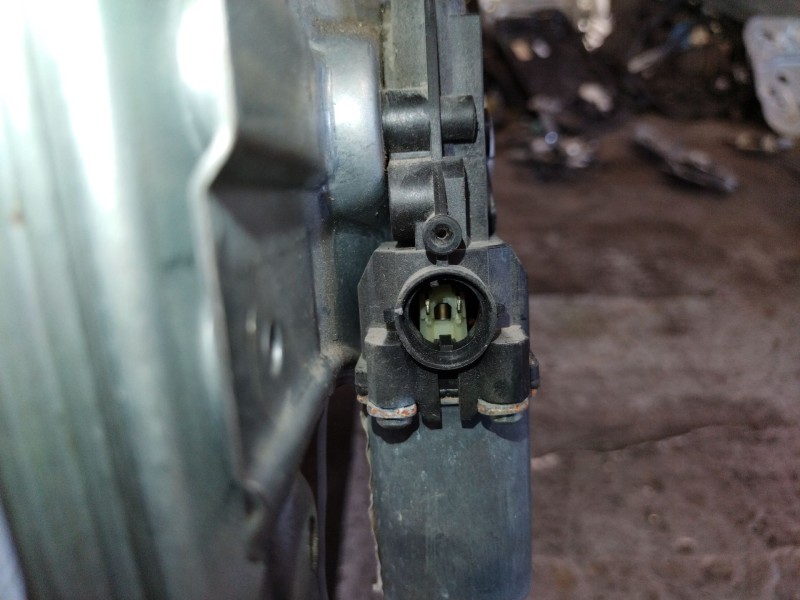 Recambio de elevalunas delantero derecho para renault clio iii  | 0.05 - ...  | 0.05 - ... referencia OEM IAM 400861F  