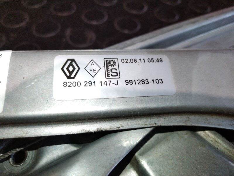 Recambio de elevalunas delantero derecho para renault clio iii  | 0.05 - ...  | 0.05 - ... referencia OEM IAM 400861F  