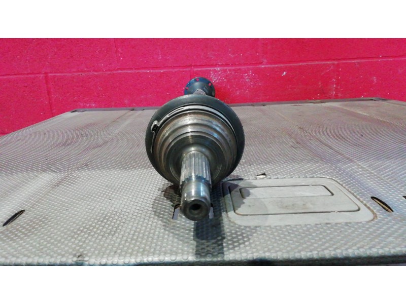 Recambio de transmision delantera derecha para volkswagen polo referencia OEM IAM    Recambio de transmision delantera derecha para volkswagen polo referencia OEM IAM