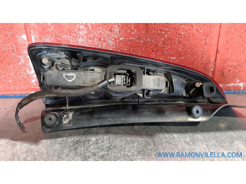 Recambio de piloto trasero derecho para renault espace iv (jk0) 2.2 dci turbodiesel | 0.02 - ... 2.2 dci turbodiesel | 0.02 - ..