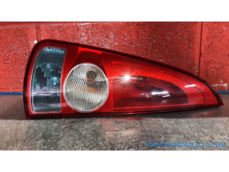 Recambio de piloto trasero izquierdo para renault espace iv (jk0) 2.2 dci turbodiesel | 0.02 - ... 2.2 dci turbodiesel | 0.02 - 