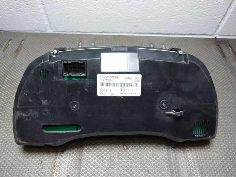 Recambio de cuadro instrumentos para fiat doblo active referencia OEM IAM 51952284  