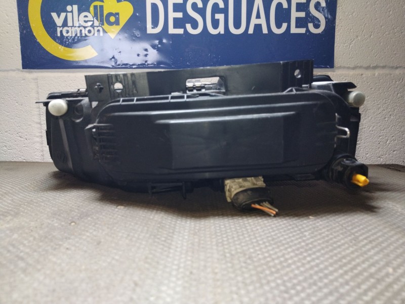 Recambio de faro derecho para citroen xantia berlina 2.1 td sx referencia OEM IAM   
