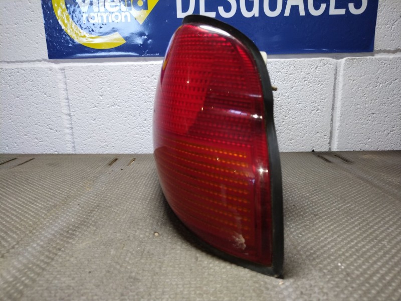 Recambio de piloto trasero derecho para ford escort referencia OEM IAM 93AG13A602 93AG13N004 