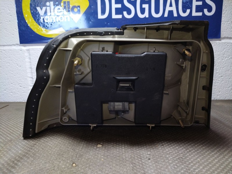 Recambio de piloto trasero derecho para ford escort referencia OEM IAM 93AG13A602 93AG13N004 