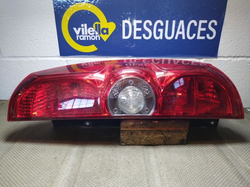 Recambio de piloto trasero derecho para fiat doblo active referencia OEM IAM 00518106730   Recambio de piloto trasero derecho para fiat doblo active referencia OEM IAM 00518106730