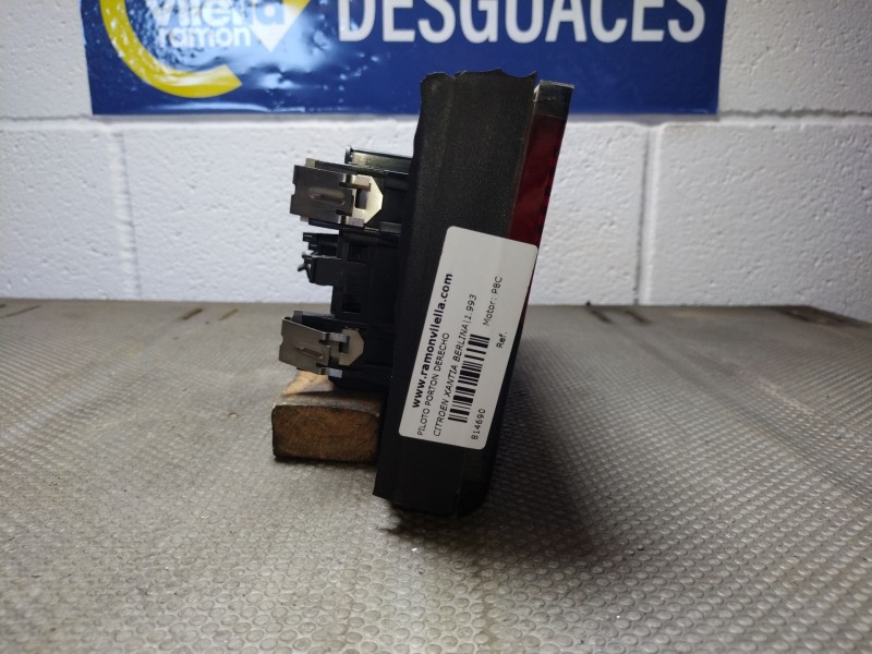 Recambio de piloto porton derecho para citroen xantia berlina 2.1 td sx referencia OEM IAM   