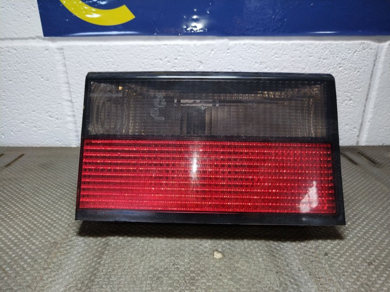 Recambio de piloto porton izquierdo para citroen xantia berlina 2.1 td sx referencia OEM IAM   